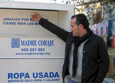 Punta Umbría cuenta con dos nuevos contenedores de ropa usada en la Ronda del Foro y en la calle Cisne
